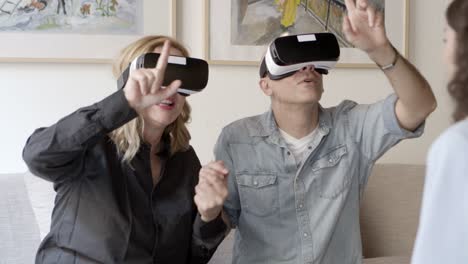 Front-view-of-excited-mature-people-experiencing-VR-glasses